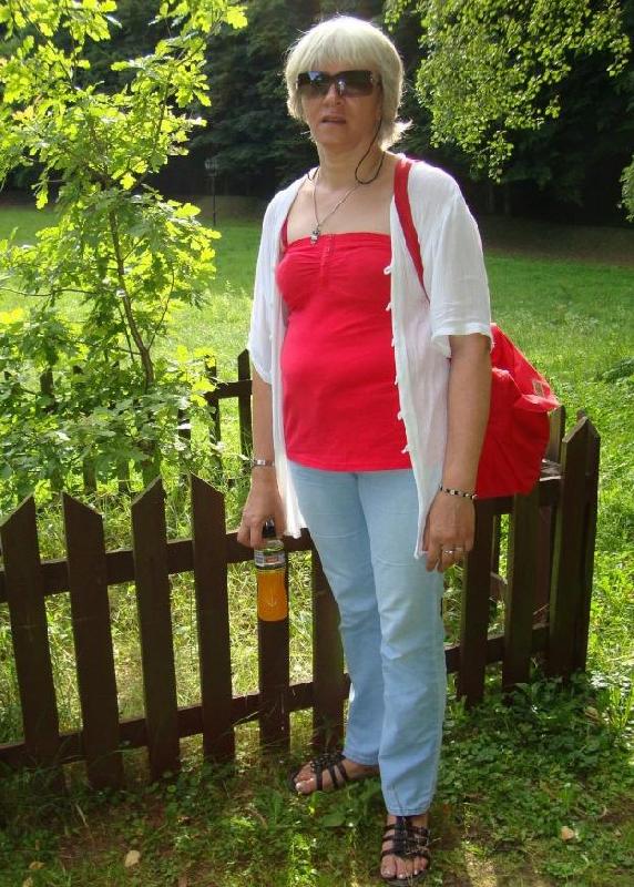 Wesoła podróżniczka, spokojna domatorka.