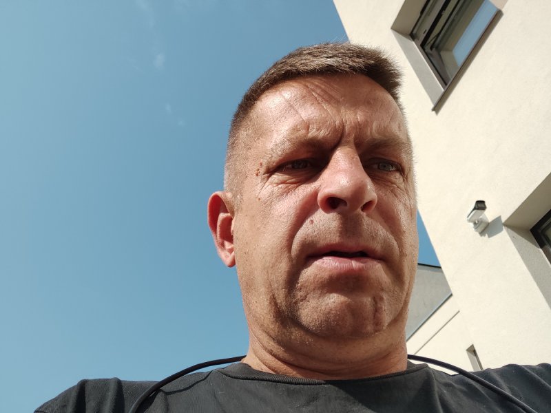 Udowodnisz mi , że miłość na tym świecie istnieje?