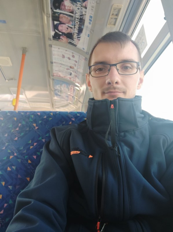 Daje szanse losowi