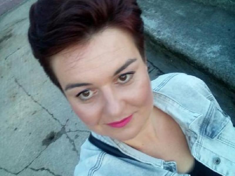 Pełna radości i szukająca miłości.