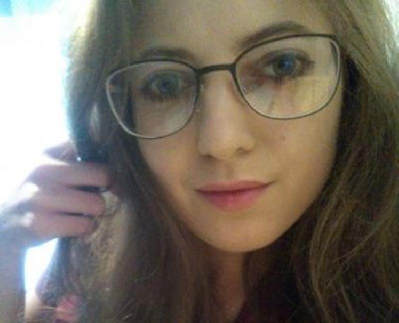 Miła i rozważna ale nie lubiąca nudy dziewczyna. - 01 Miła i rozważna ale nie lubiąca nudy dziewczyna. - 01