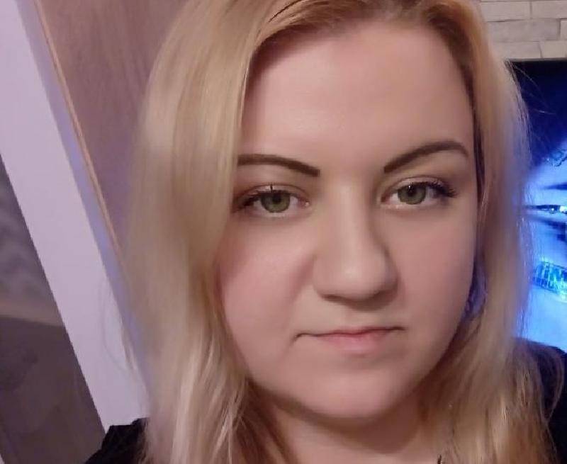 Miła, spokojna i wierna dziewczyna. - 01 Miła, spokojna i wierna dziewczyna. - 01