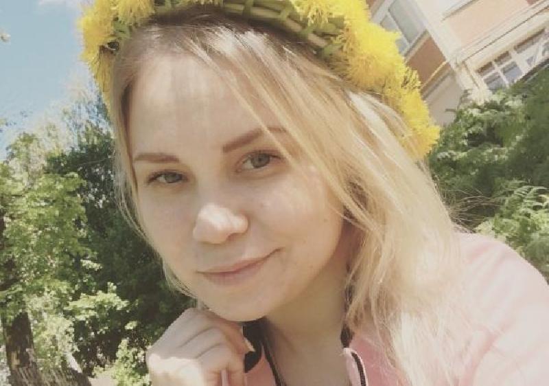 Wesoła, miła i szczera dziewczyna. - 01 Wesoła, miła i szczera dziewczyna. - 01