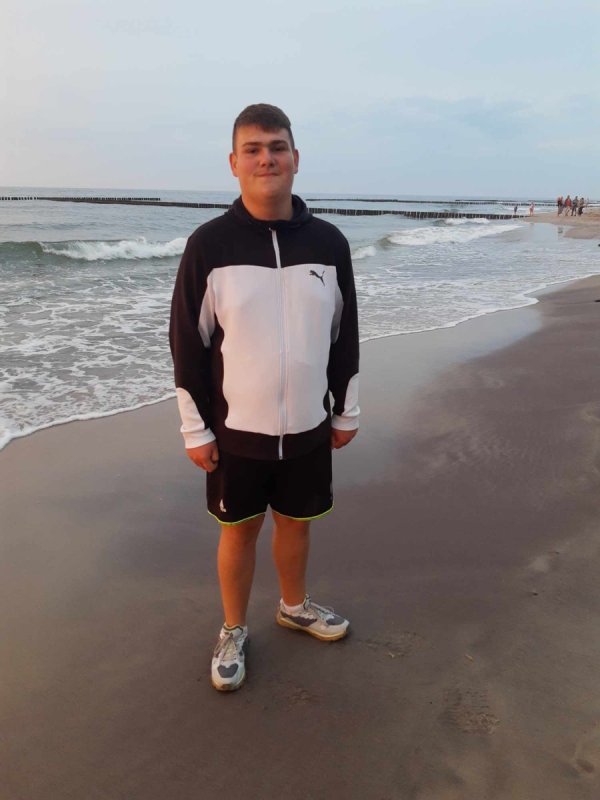 Hejka mam na imię Sebastian Marchut szukam dziewcz