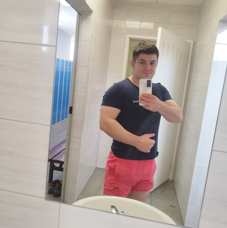 Młody chłopak szuka Pani :)