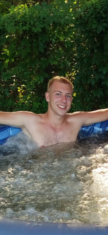 Młody mężczyzna do Romansu lub związku.